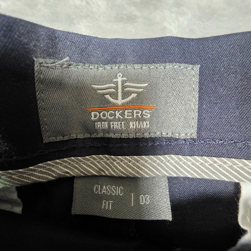 Dockers Men Navy Blue Iron Free Khaki D3 Classic Fit Pleated Cuffed Pants 34x30 - Picture 6 of 7